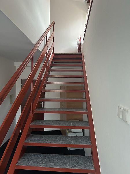 Čtyři plně vybavené podkrovní pokoje