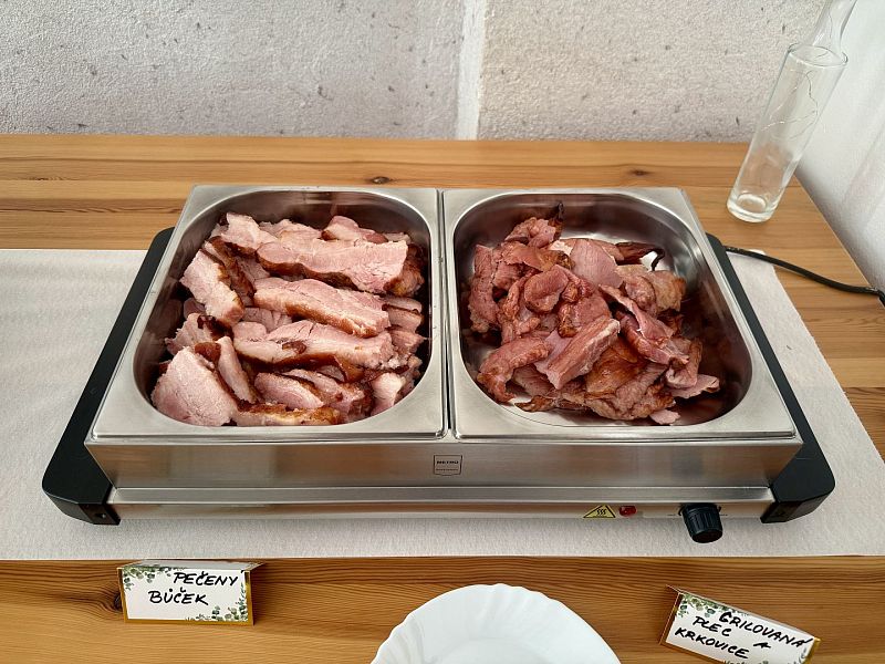 Pečený bůček a grilovaná plec s krkovicí