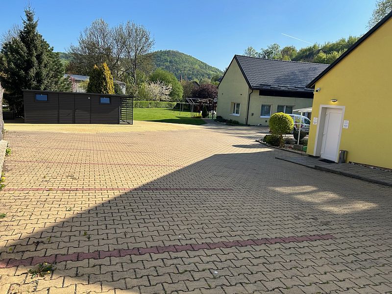 Soukromé parkoviště přímo u penzionu