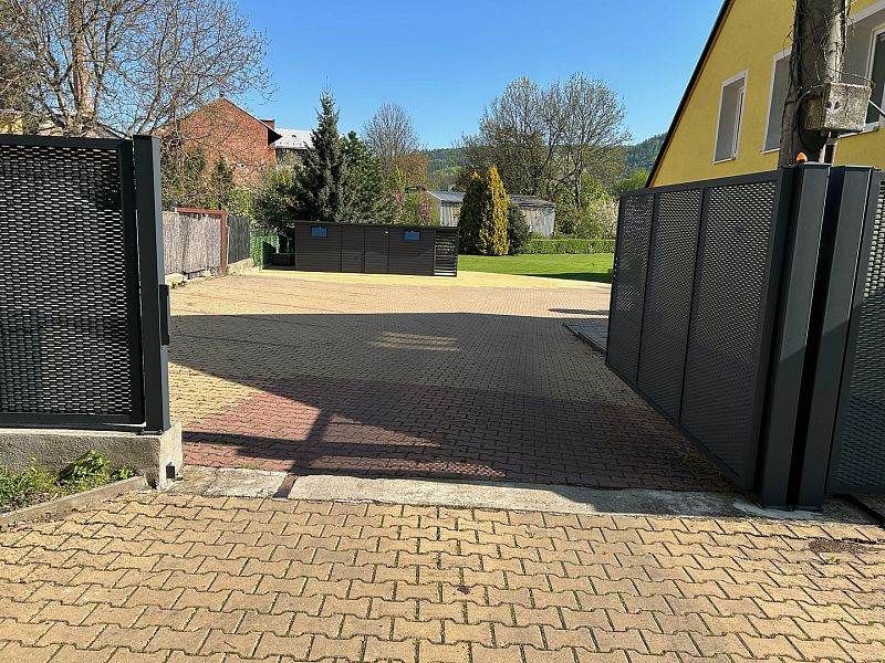 Soukromé parkoviště přímo u penzionu