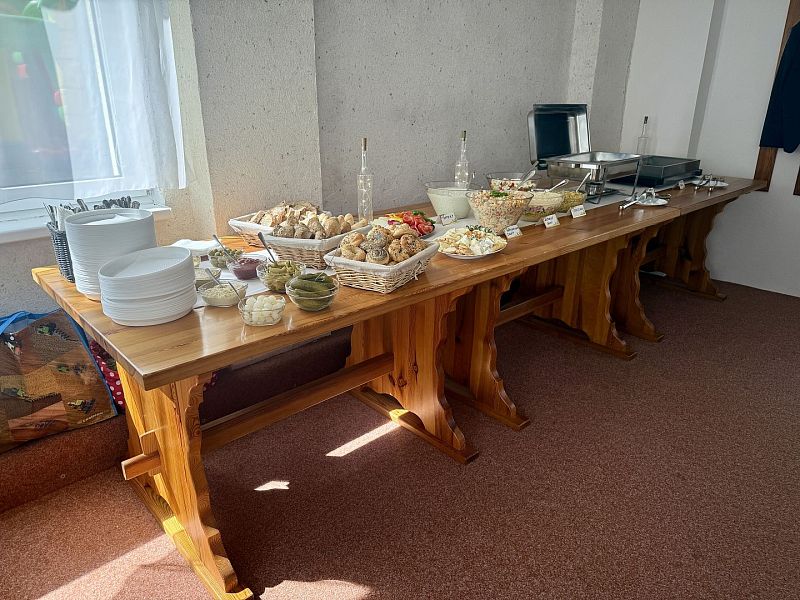 Svatební hostina o několika chodech i raut na svatbu