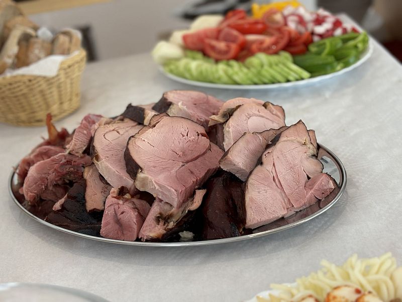 Svatební hostina o několika chodech i raut na svatbu