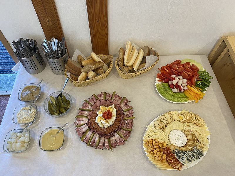 Svatební hostina o několika chodech i raut na svatbu