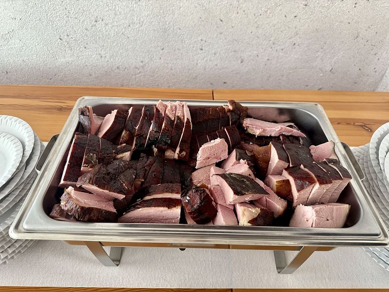 Svatební hostina o několika chodech i raut na svatbu
