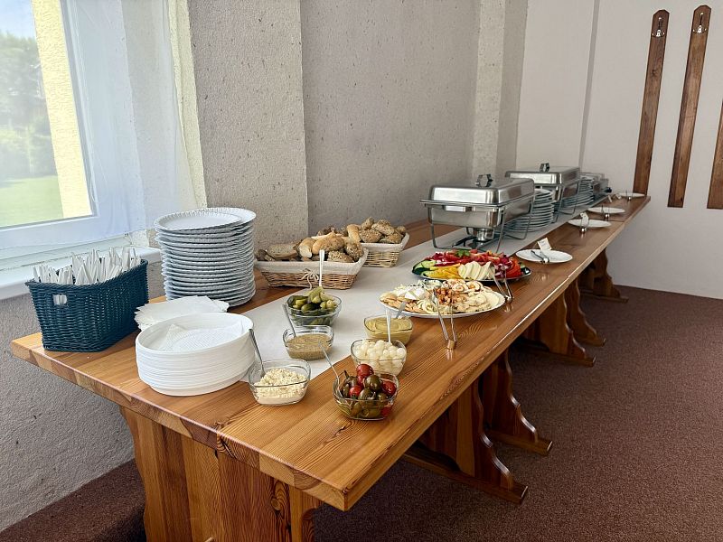 Svatební hostina o několika chodech i raut na svatbu