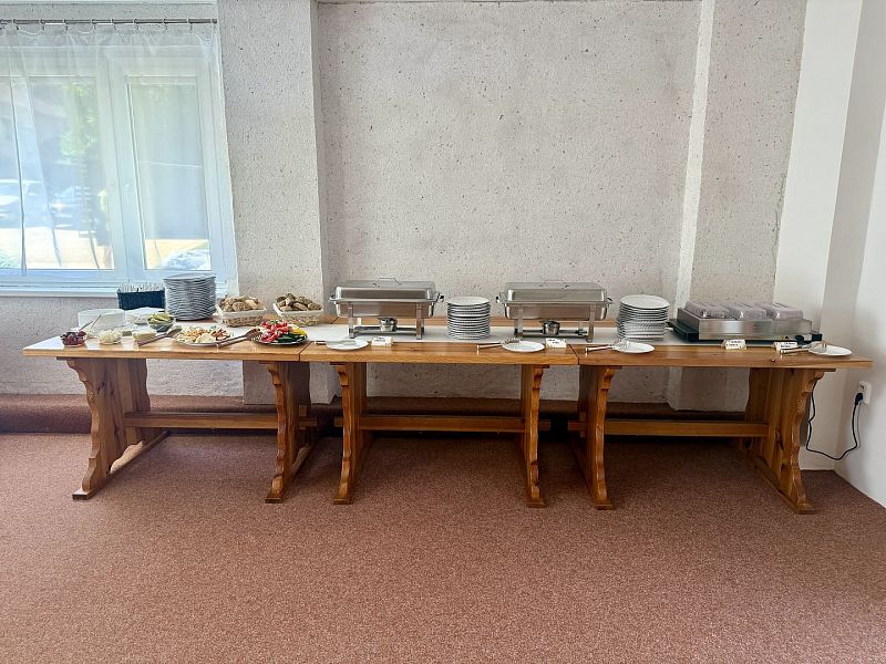 Svatební hostina o několika chodech i raut na svatbu