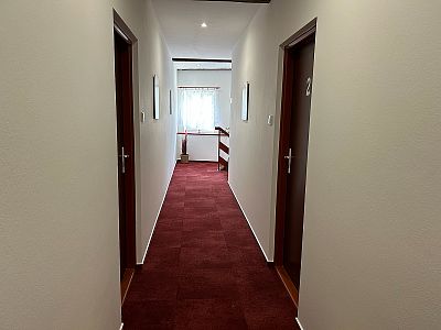 Čtyři plně vybavené podkrovní pokoje