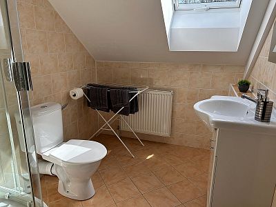 Čtyři plně vybavené podkrovní pokoje