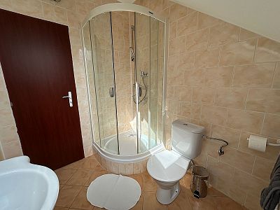 Čtyři plně vybavené podkrovní pokoje