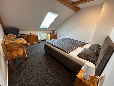 Čtyři plně vybavené podkrovní pokoje