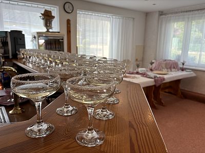 Kouzelná svatba s hostinou a rautem