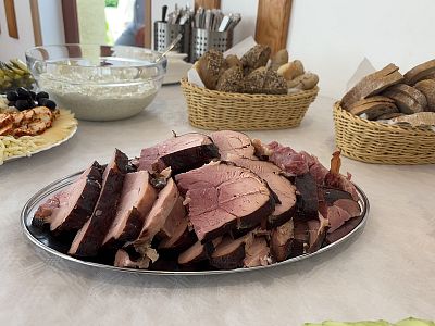 Narozeninová oslava s bohatým rautem