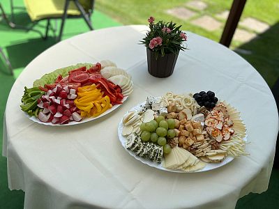 Narozeninová oslava s bohatým rautem