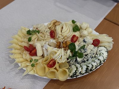 Narozeninová oslava s grilovanou krůtou a pečeným kolenem