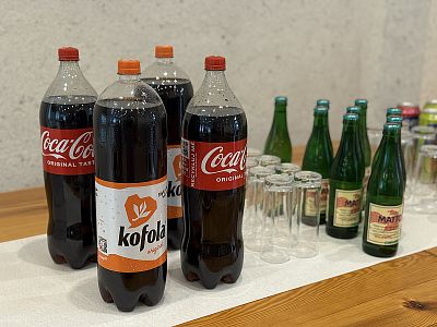 Narozeninová oslava s grilovanou krůtou a pečeným kolenem