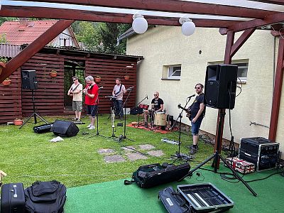 Oslava narozenin s kapelou AcousticBox